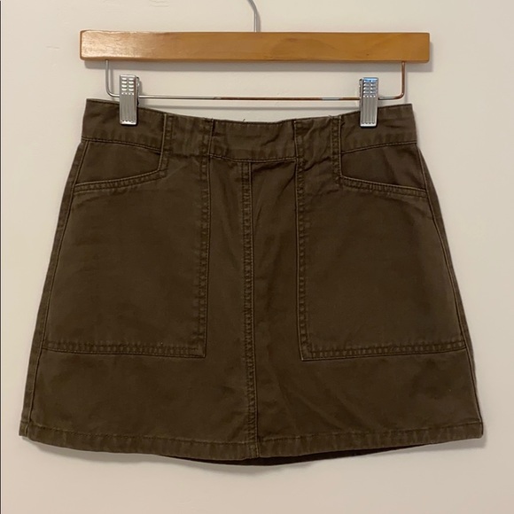 Short dark olive skirt - Picture 2 of 3